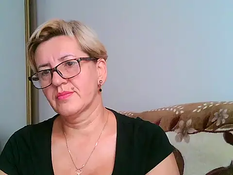 Snapshot of Dana4921 chatting on October 1, 2025, 2:10 pm Dana4921 online show from October 1, 2025, 2:10 pm