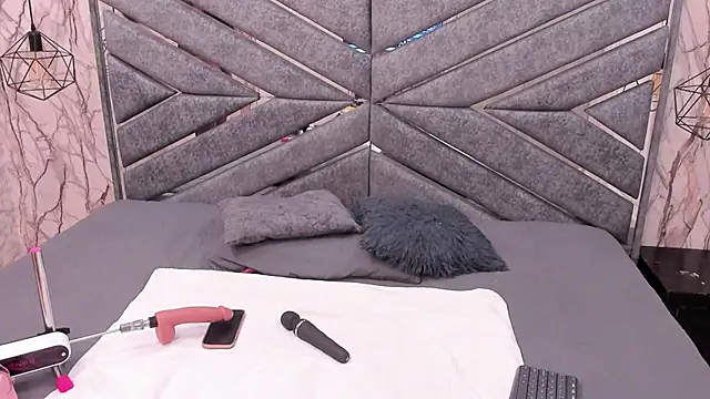 SASHA BROWNIE   online show from March 14, 2026, 7:53 pm