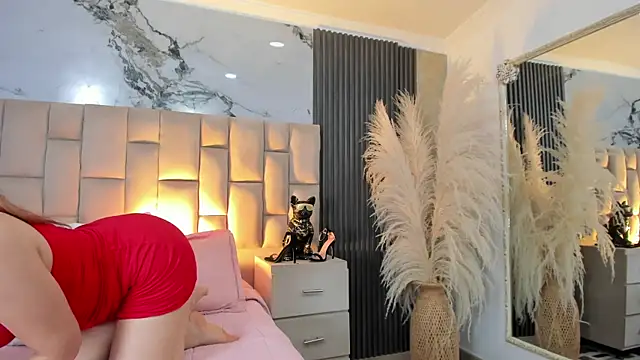 cloesummerr  online show from April 1, 2026, 1:41 pm