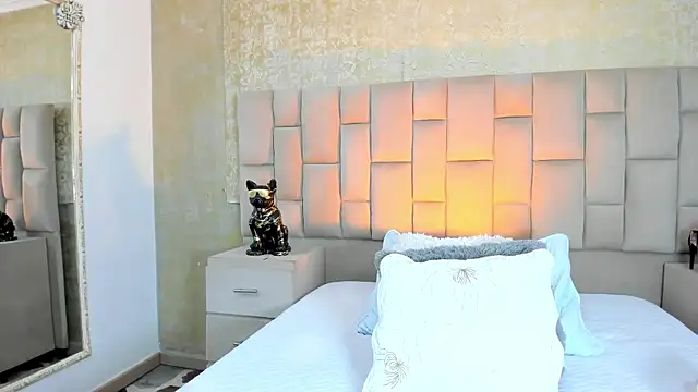 Snapshot of cloesummerr_ chatting on November 8, 2025, 1:36 pm cloesummerr online show from November 8, 2025, 1:36 pm