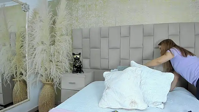 Snapshot of cloesummerr_ chatting on December 15, 2025, 12:44 pm cloesummerr online show from December 15, 2025, 12:44 pm