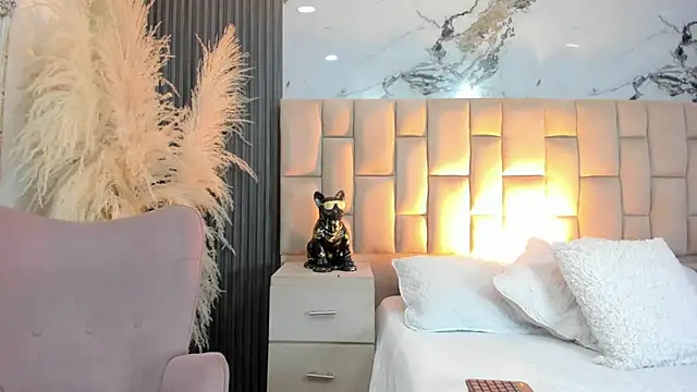 cloesummerr  online show from February 14, 2026, 12:38 pm