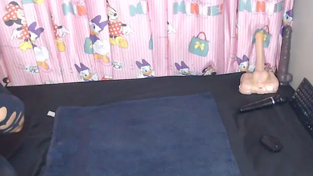 TrishahXo online show from April 1, 2026, 4:04 pm