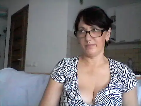 Snapshot of Elena48324 chatting on July 3, 2026, 11:17 am Elena48324 online show from July 3, 2026, 11:17 am