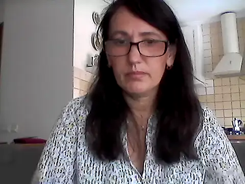 Snapshot of Elena48324 chatting on June 13, 2026, 9:18 am Elena48324 online show from June 13, 2026, 9:18 am