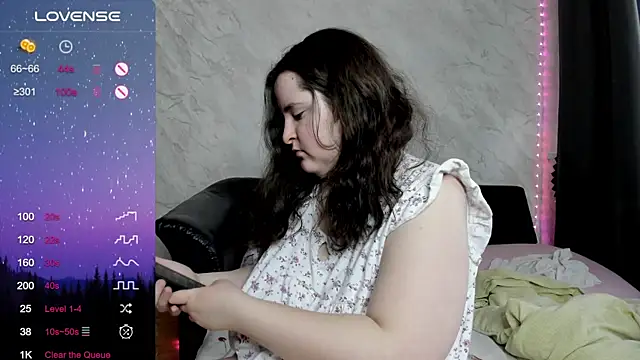 Snapshot of alice_allens chatting on October 6, 2025, 1:12 pm alice allens online show from October 6, 2025, 1:12 pm