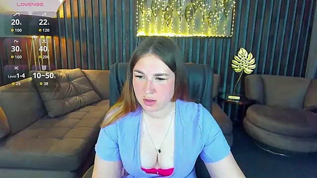 Snapshot of Sofii_darling chatting on June 14, 2026, 4:30 pm Sofii darling online show from June 14, 2026, 4:30 pm