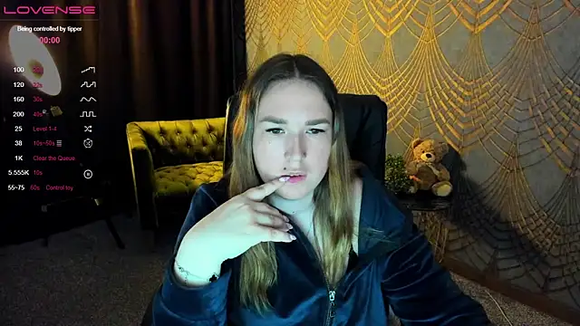 Sofii darling online show from April 19, 2026, 4:41 pm