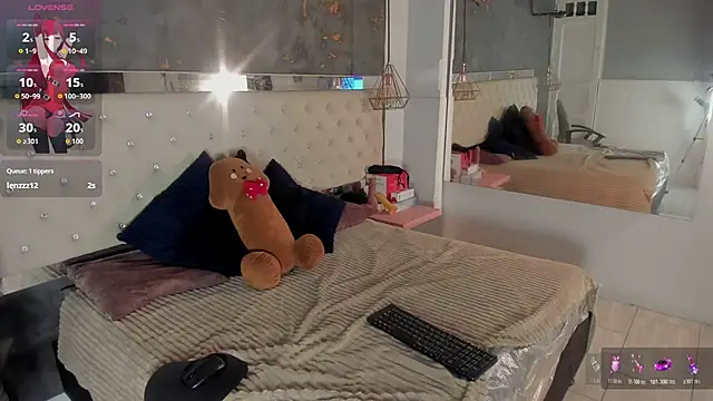 Viiolettlopez online show from October 23, 2025, 1:32 pm