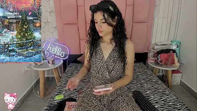 Viiolettlopez online show from December 2, 2025, 1:13 pm