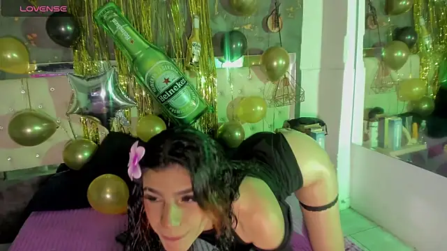 Viiolettlopez online show from October 3, 2025, 1:12 pm