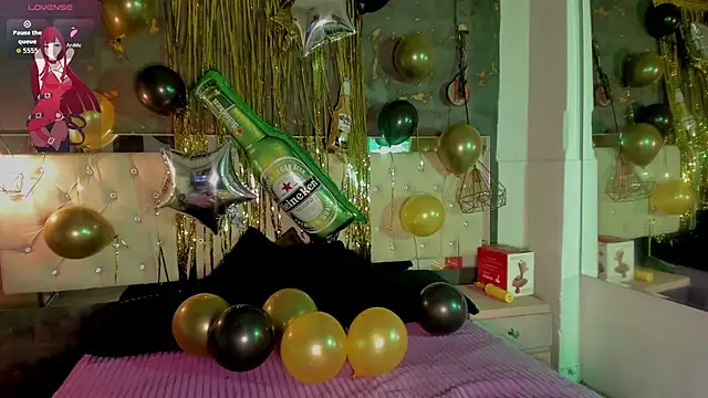 Viiolettlopez online show from October 4, 2025, 2:18 pm