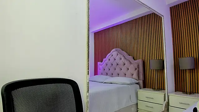 Starbutterflyy  online show from November 30, 2025, 4:02 am