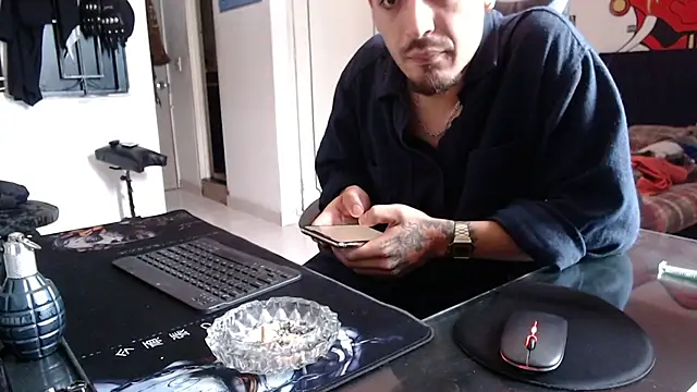 Snapshot of malek_xarx_ chatting on March 9, 2026, 2:09 pm malek xarx online show from March 9, 2026, 2:09 pm