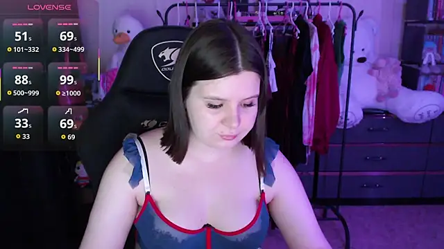 AmyVibess online show from April 4, 2026, 8:15 pm