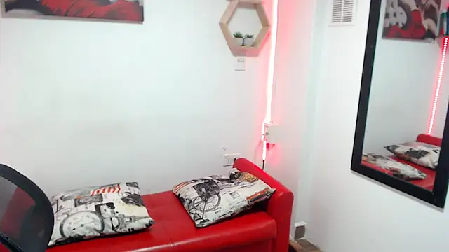 Snapshot of DIVAX_MONSERRAT chatting on December 5, 2025, 9:34 pm DIVAX MONSERRAT online show from December 5, 2025, 9:34 pm