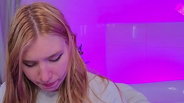 Snapshot of Iris_Rain chatting on December 16, 2025, 9:24 am Iris Rain online show from December 16, 2025, 9:24 am