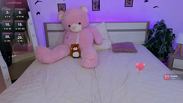 Snapshot of Iris_Rain chatting on October 19, 2025, 10:18 am Iris Rain online show from October 19, 2025, 10:18 am