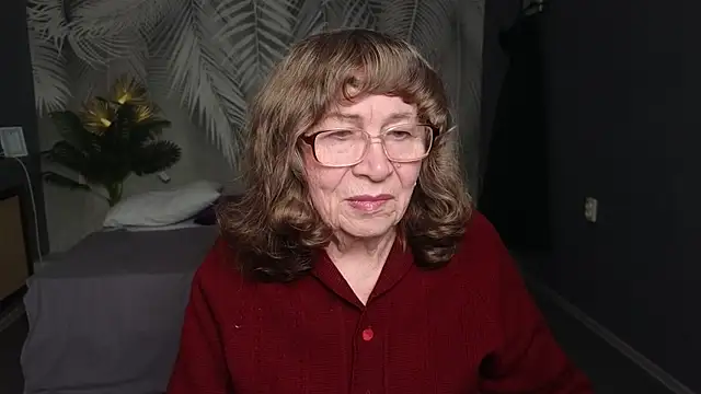 Snapshot of Betty_Brick chatting on April 19, 2026, 10:38 am Betty Brick online show from April 19, 2026, 10:38 am
