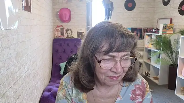 Snapshot of Betty_Brick chatting on May 19, 2026, 12:56 pm Betty Brick online show from May 19, 2026, 12:56 pm
