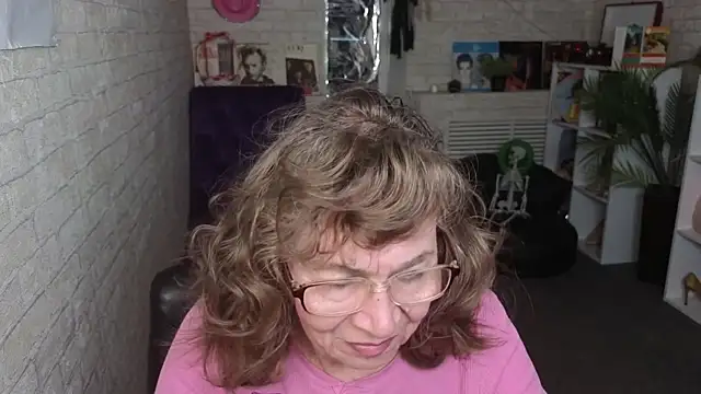 Snapshot of Betty_Brick chatting on April 16, 2026, 1:56 pm Betty Brick online show from April 16, 2026, 1:56 pm