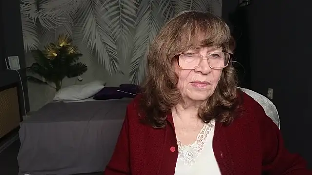 Snapshot of Betty_Brick chatting on April 19, 2026, 6:10 pm Betty Brick online show from April 19, 2026, 6:10 pm