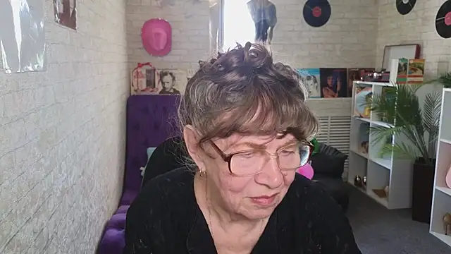 Snapshot of Betty_Brick chatting on May 25, 2026, 12:59 pm Betty Brick online show from May 25, 2026, 12:59 pm