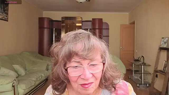 Snapshot of Betty_Brick chatting on April 28, 2026, 1:15 pm Betty Brick online show from April 28, 2026, 1:15 pm