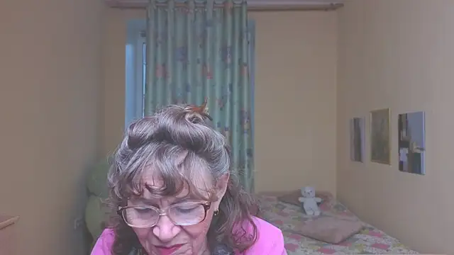 Snapshot of Betty_Brick chatting on May 6, 2026, 4:11 pm Betty Brick online show from May 6, 2026, 4:11 pm