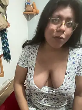 Snapshot of karysweetbeaury chatting on February 4, 2026, 6:58 pm karysweetbeaury online show from February 4, 2026, 6:58 pm