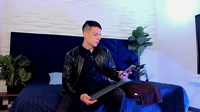 Dustin Sonne online show from October 30, 2025, 3:49 am