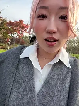 winter11 online show from November 7, 2025, 12:04 am