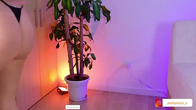 onlyemily  online show from February 5, 2026, 1:12 am