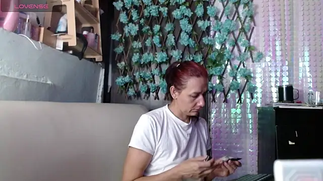 darling hott online show from April 21, 2026, 11:06 am