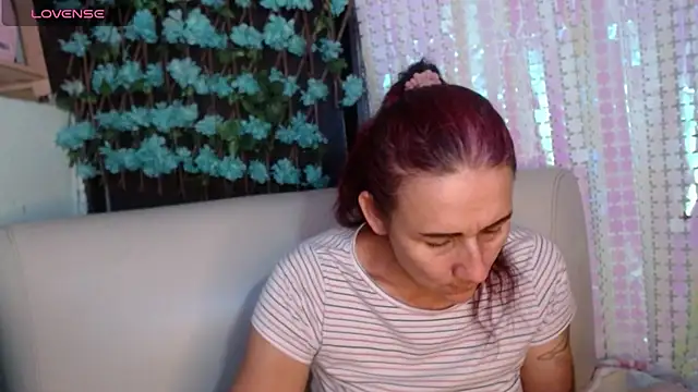 Snapshot of darling_hott chatting on July 10, 2026, 9:48 pm darling hott online show from July 10, 2026, 9:48 pm