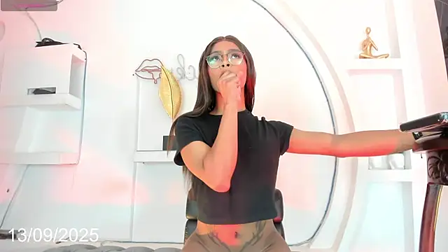 Vicky Hottman online show from September 14, 2025, 4:35 am