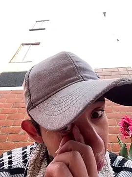 Snapshot of Aleecandrews chatting on December 17, 2025, 2:11 pm Aleecandrews online show from December 17, 2025, 2:11 pm