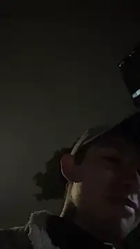 Snapshot of Aleecandrews chatting on December 5, 2025, 2:32 am Aleecandrews online show from December 5, 2025, 2:32 am