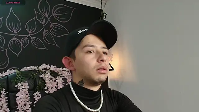 Snapshot of Aleecandrews chatting on November 11, 2025, 7:19 pm Aleecandrews online show from November 11, 2025, 7:19 pm