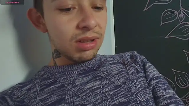 Snapshot of Aleecandrews chatting on November 14, 2025, 7:17 pm Aleecandrews online show from November 14, 2025, 7:17 pm