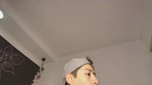 Snapshot of Aleecandrews chatting on November 24, 2025, 7:25 pm Aleecandrews online show from November 24, 2025, 7:25 pm