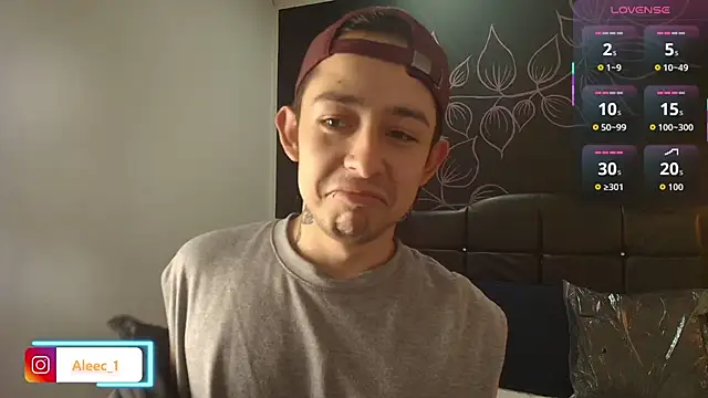 Snapshot of Aleecandrews chatting on November 19, 2025, 7:36 pm Aleecandrews online show from November 19, 2025, 7:36 pm