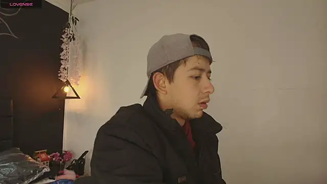 Snapshot of Aleecandrews chatting on November 26, 2025, 12:16 pm Aleecandrews online show from November 26, 2025, 12:16 pm