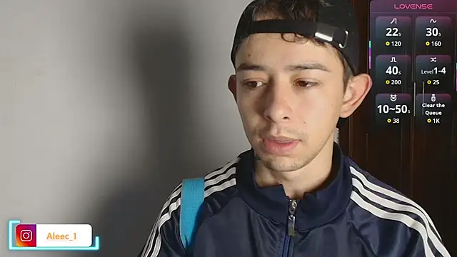 Snapshot of Aleecandrews chatting on November 1, 2025, 7:08 pm Aleecandrews online show from November 1, 2025, 7:08 pm