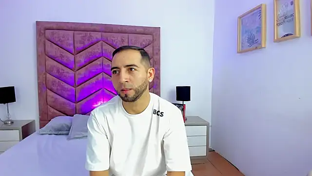 Snapshot of Lushian_ chatting on December 21, 2025, 3:36 pm Lushian online show from December 21, 2025, 3:36 pm