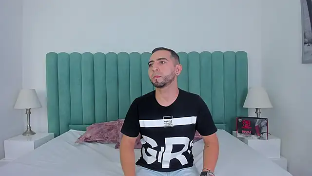 Snapshot of Lushian_ chatting on November 7, 2025, 2:43 pm Lushian online show from November 7, 2025, 2:43 pm