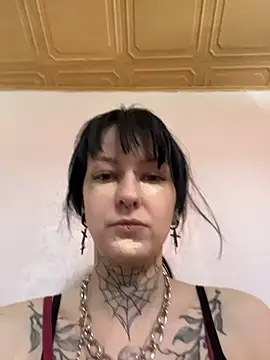 Snapshot of Seductively4_20 chatting on May 19, 2026, 8:43 am Seductively4 20 online show from May 19, 2026, 8:43 am
