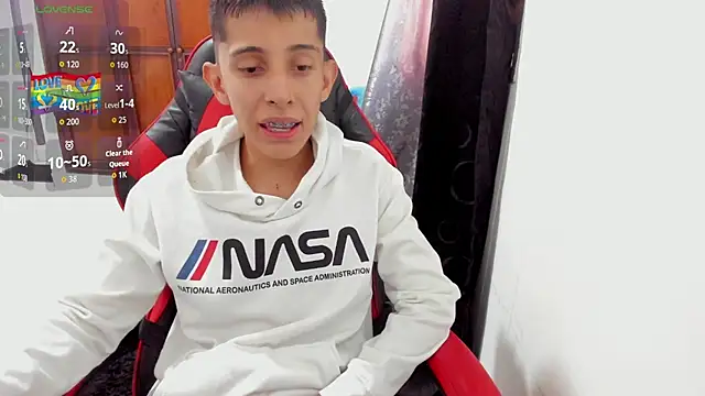 Snapshot of gomitaboy_1 chatting on October 17, 2025, 6:43 pm gomitaboy 1 online show from October 17, 2025, 6:43 pm