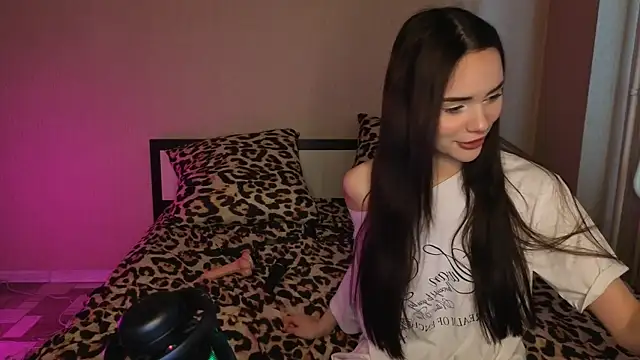 honey     bunny online show from December 17, 2025, 5:23 am