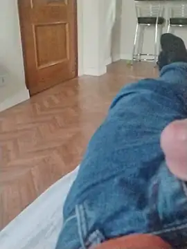 Snapshot of LeoMaduroSP chatting on November 17, 2025, 8:46 pm LeoMaduroSP online show from November 17, 2025, 8:46 pm